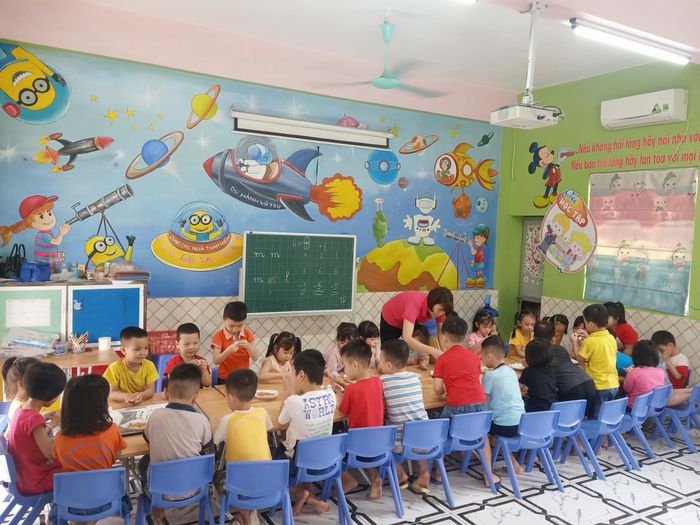 Hình ảnh sân chơi ngoài trời tại Trường Mầm non Hoa Hồng