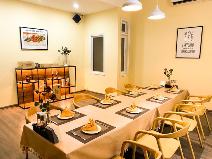 Không gian ấm cúng với phong cách châu Âu hiện đại tại Joy House Steak
