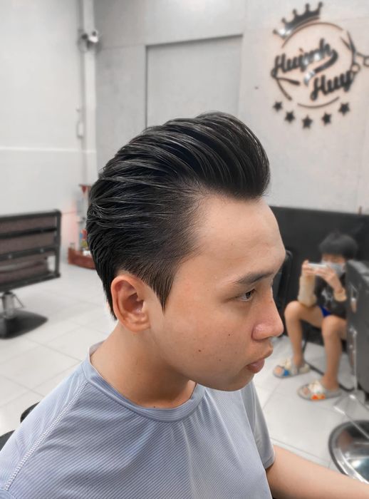 Nghệ thuật cắt tóc sáng tạo tại BarberShop Huỳnh Huy - Ảnh 3