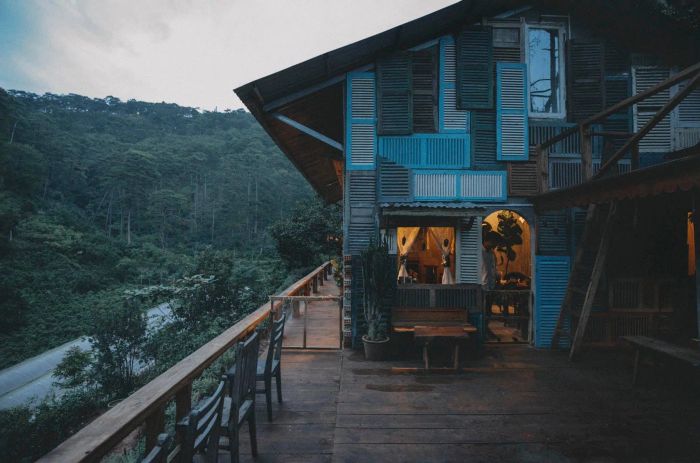 Hình ảnh Lưng Chừng Cafe - căn nhà gỗ giữa rừng thông
