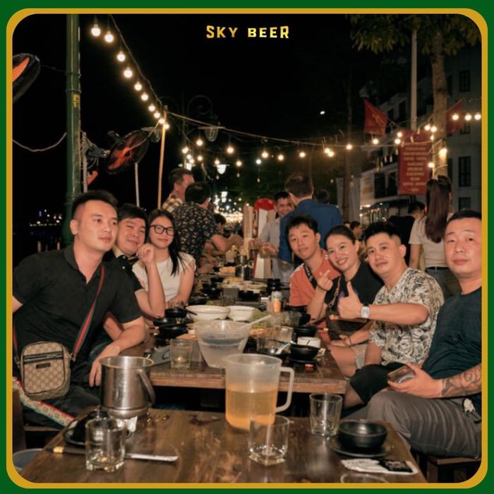 Không gian ấn tượng tại SKY Beer (Ảnh 1)