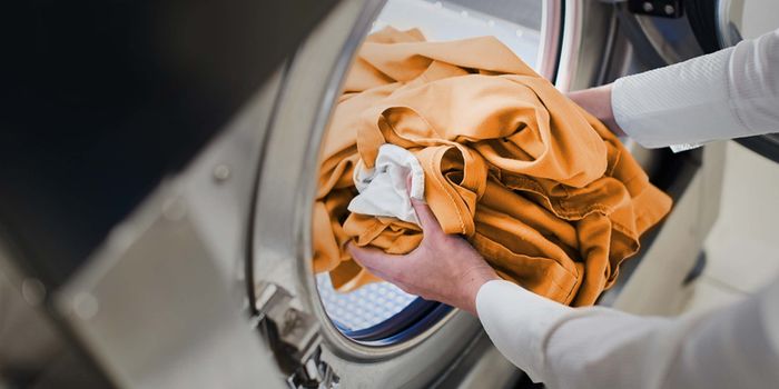 Hình ảnh không gian hiện đại và hệ thống máy móc chuyên dụng tại Tuki - Phú Tài Laundry