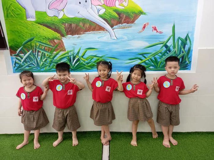 Trường Mầm Non Ánh Hồng ảnh 3 - Bức tranh sinh động về thế giới tuổi thơ, nơi mỗi hoạt động đều là cơ hội học hỏi và trưởng thành.