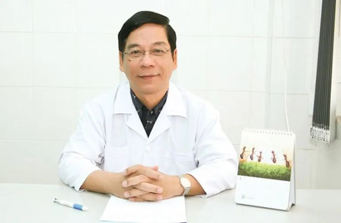 Hình ảnh chuyên nghiệp của BS. Huỳnh Huy Hoàng tại phòng khám