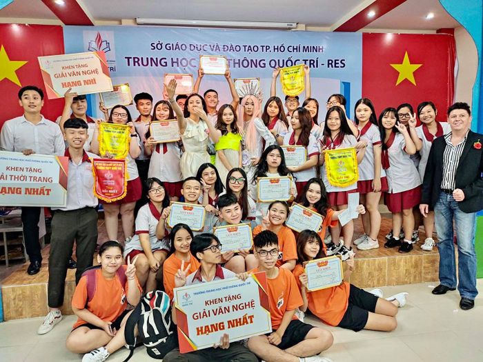 Hình ảnh khuôn viên xanh mát của Trường THPT Quốc Trí