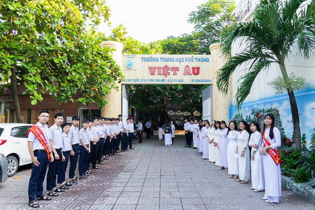 Hình ảnh khuôn viên hiện đại của Trường THPT Việt Âu