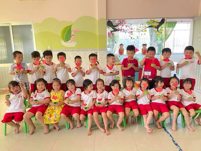 Khoảnh khắc vui chơi ngoài trời của các bé tại Trường Mầm Non Song Ngữ Lan Anh