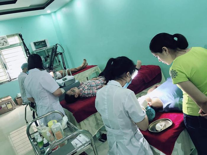 Không gian khám chữa hiện đại tại Phòng Khám Da Liễu BS CKII Phạm Ngọc Cường - Hình ảnh phòng điều trị