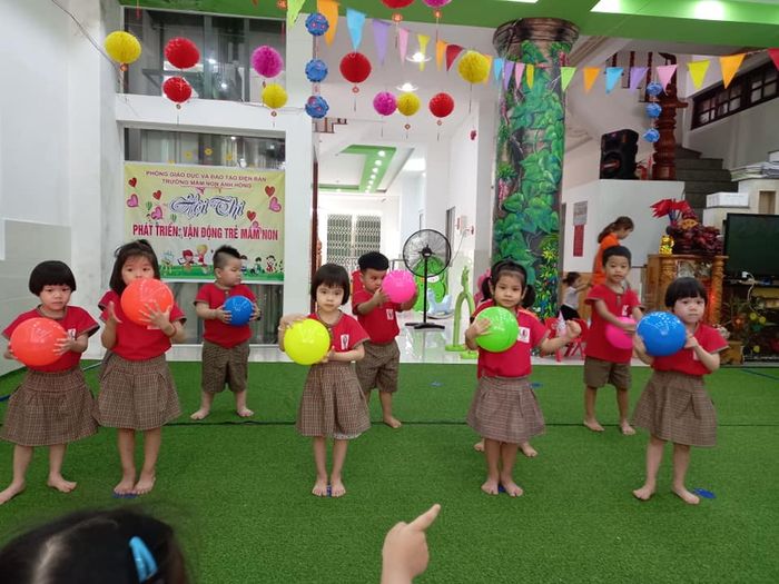 Trường Mầm Non Ánh Hồng ảnh 1 - Bức tranh sinh động về thế giới tuổi thơ đầy màu sắc, nơi mỗi ngày đến trường là một ngày vui.