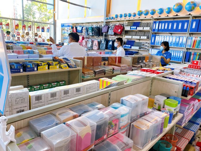 Không gian trưng bày đa dạng tại Siêu thị Sách và Thiết bị trường học Nghệ An