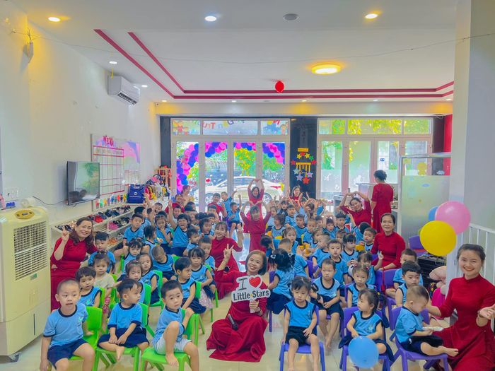 Khu vui chơi ngoài trời đầy màu sắc
