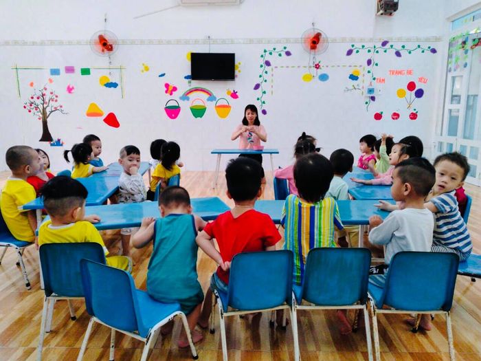 Những khoảnh khắc vui chơi hồn nhiên của bé tại Trường Mầm Non Bé Bi