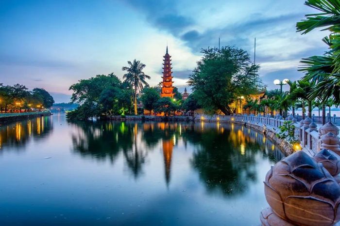 Hình ảnh minh họa: Vẻ đẹp bốn mùa của Hồ Tây (Nguồn: Internet)