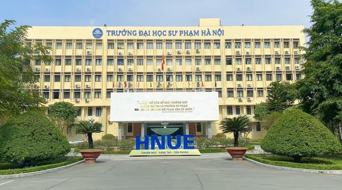 Hình ảnh khuôn viên cổ kính của Đại học Sư phạm Hà Nội