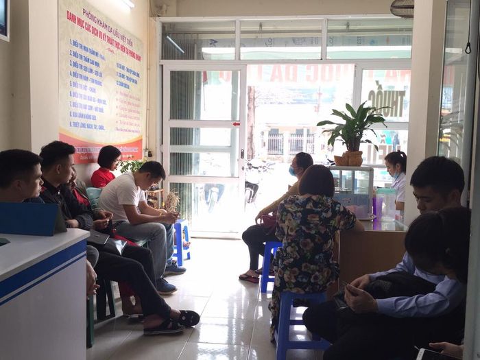 Không gian khám chữa bệnh tại Phòng khám da liễu Việt Tiến - ảnh thứ 3