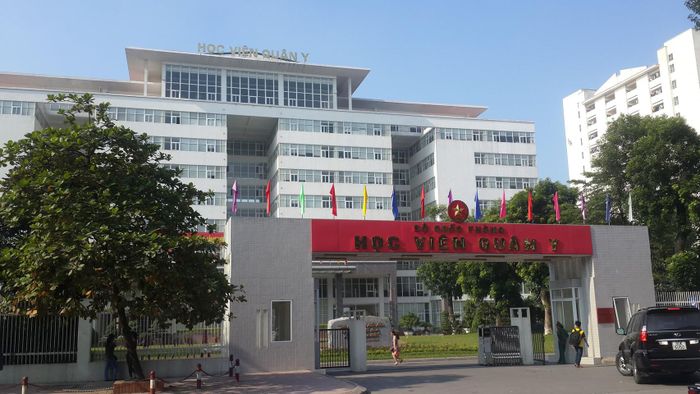 Hình ảnh khuôn viên Học viện Quân Y với kiến trúc đặc trưng quân đội