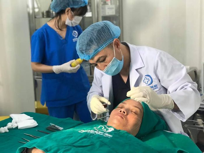 Không gian khám chữa bệnh hiện đại tại Phòng Khám Da Liễu Hồng Đức