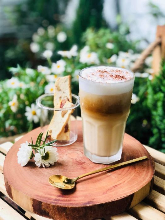 Góc thư giãn ngập nắng tại Hiên Cúc Trắng