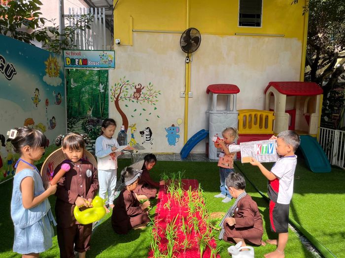 Giờ học tiếng Anh vui nhộn cùng giáo viên bản ngữ