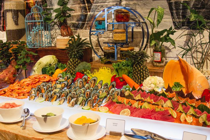 Góc ảnh đẹp mê hoặc từ view biển tại East Garden Restaurant