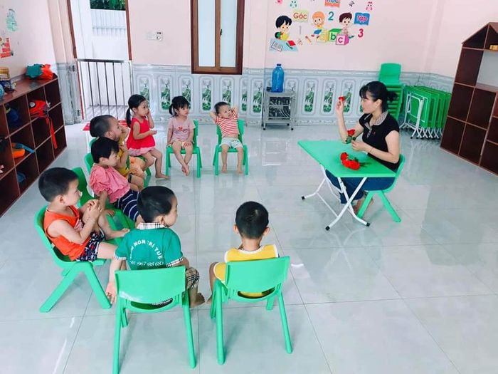 Hình ảnh khuôn viên xanh mát và cơ sở vật chất hiện đại tại Trường Mầm Non Trí Tuệ