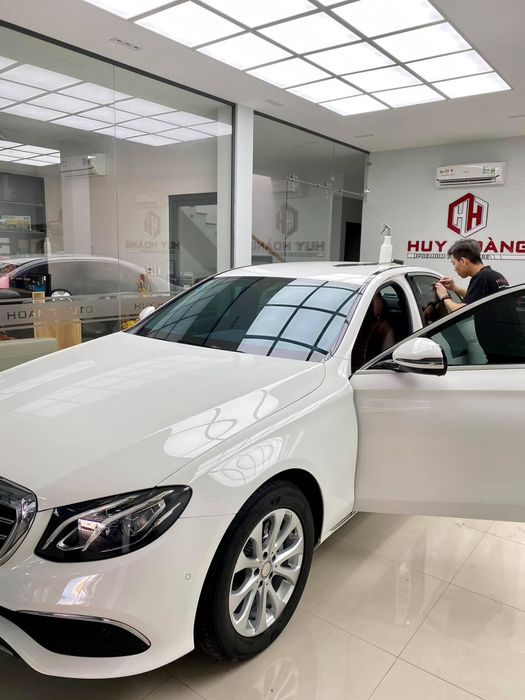 Hình ảnh thực tế quy trình chăm sóc xe tại Huy Hoàng Auto