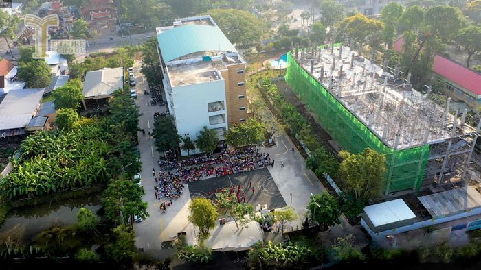 Hình ảnh học sinh Trường Tương Lai trong giờ học ngoại ngữ với giáo viên bản ngữ
