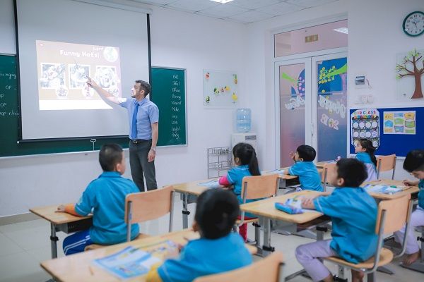 Khuôn viên xanh mát tại Sky-Line School