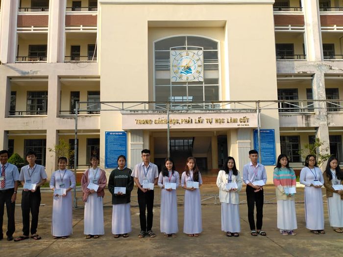 Toàn cảnh ấn tượng Trường THPT Chuyên Bình Long