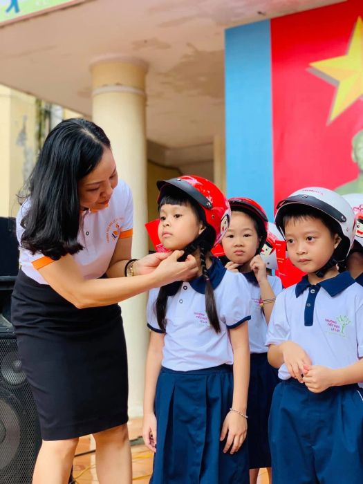 Khuôn viên xanh mát với những hàng cây cổ thụ tại Trường Tiểu học Lê Lợi