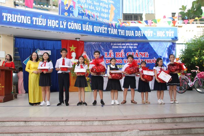 Hình ảnh Trường Tiểu học Lý Công Uẩn - Ngôi trường xanh giữa lòng thành phố