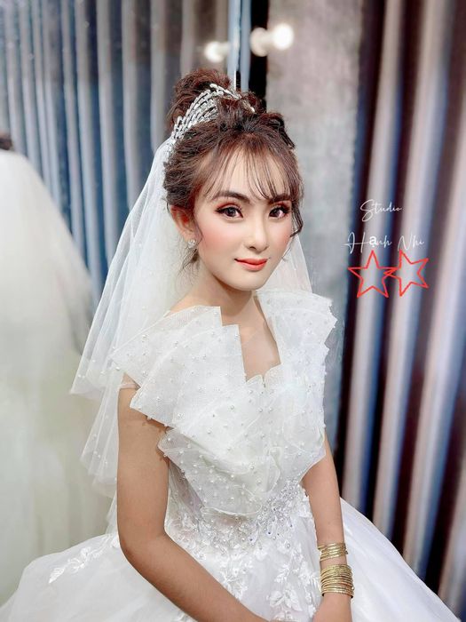 Vẻ đẹp rạng ngời trong từng nét trang điểm của Studio Hạnh Nhi