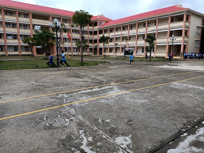 Hình ảnh các hoạt động dạy và học sôi nổi trong phòng thí nghiệm hiện đại