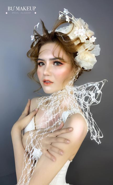 Vẻ đẹp rạng ngời trong từng nét trang điểm của Bư Wedding