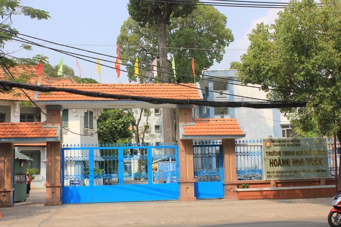 Trường THPT Hoàng Hoa Thám - Ảnh 2