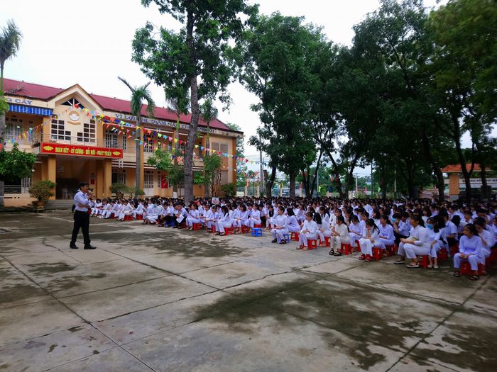 Toàn cảnh ấn tượng Trường THPT Nguyễn Du