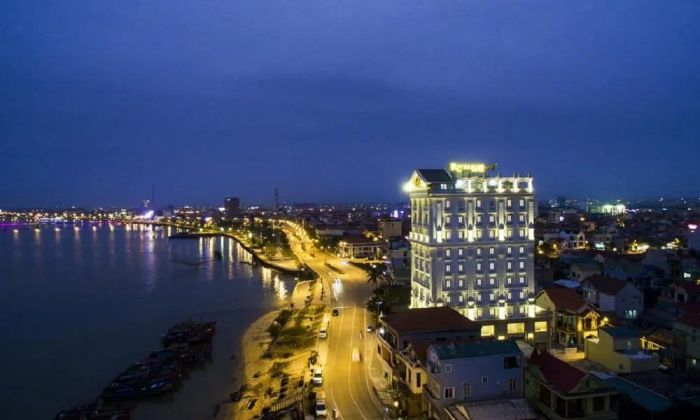 Riverside Hotel Quang Binh - Góc nhìn từ sông Nhật Lệ thơ mộng