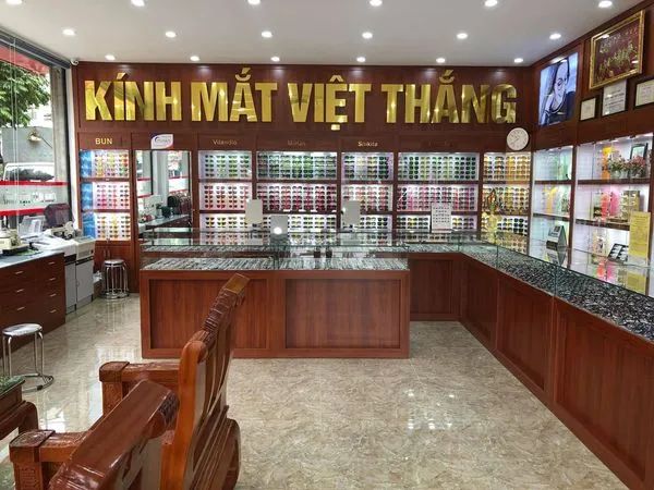 Không gian chuyên nghiệp tại Kính Mắt Việt Thắng - 20 năm uy tín