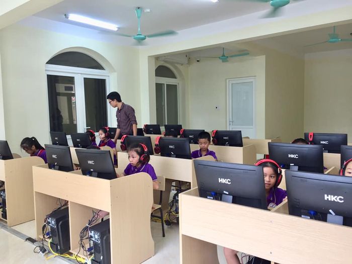 Hình ảnh lớp học hiện đại tại Trường Tiểu học Tân Phú Khang