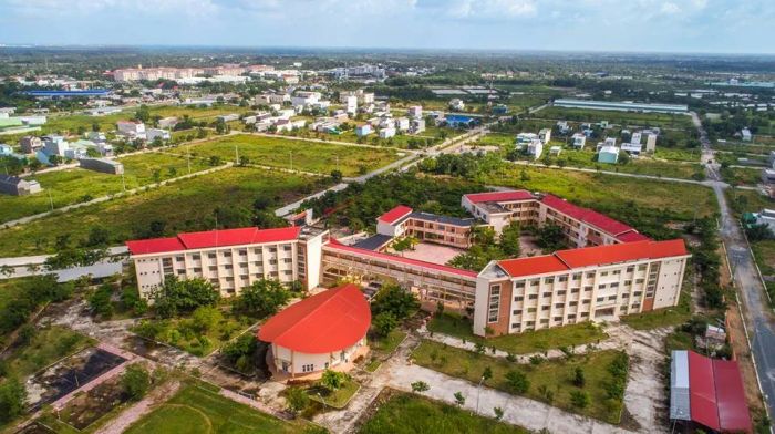 THPT Chuyên Phan Ngọc Hiển - Ảnh 2 không gian học tập hiện đại