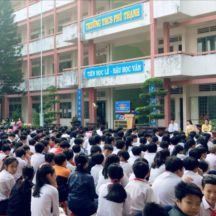 Khuôn viên xanh mát của THCS Phú Thạnh