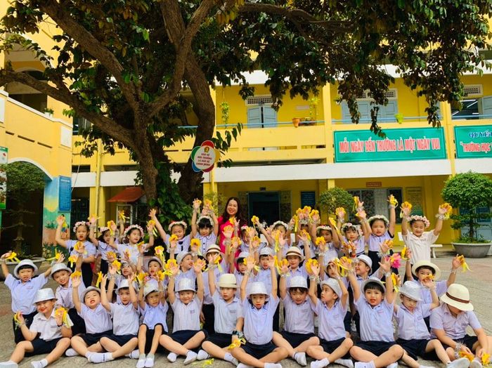 Hình ảnh Trường Tiểu Học Hoàng Văn Thụ - Khuôn viên xanh mát với cơ sở vật chất hiện đại