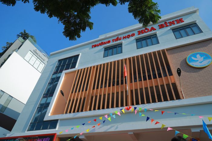 Hình ảnh thứ 2 về Trường Tiểu học Hoà Bình - Nơi ươm mầm tri thức với cơ sở vật chất hiện đại