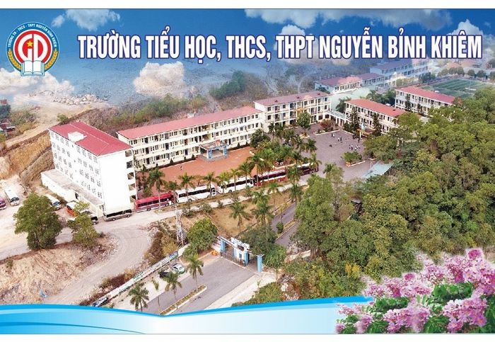 Hình ảnh khuôn viên xanh mát của trường Nguyễn Bỉnh Khiêm