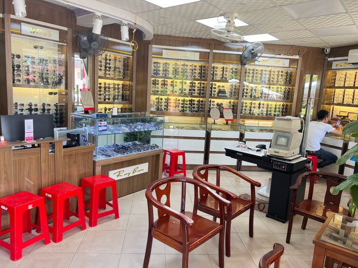 Không gian sang trọng tại Mắt Kính Sài Gòn Đông Hà
