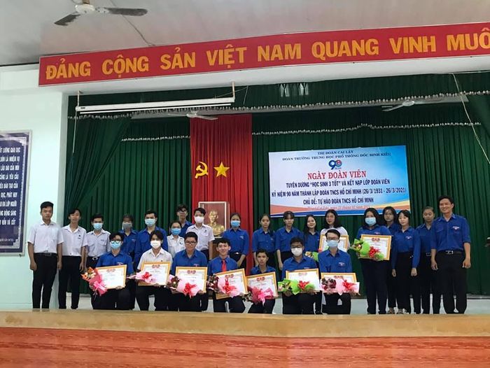 Hình ảnh ấn tượng về THPT Đốc Binh Kiều - Ngôi trường truyền thống với kiến trúc hiện đại