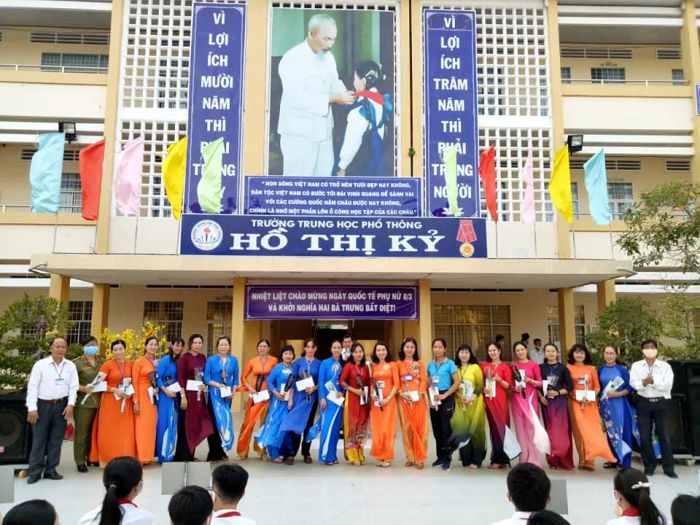 THPT Hồ Thị Kỷ - Ảnh 1 góc nhìn toàn cảnh ngôi trường lịch sử