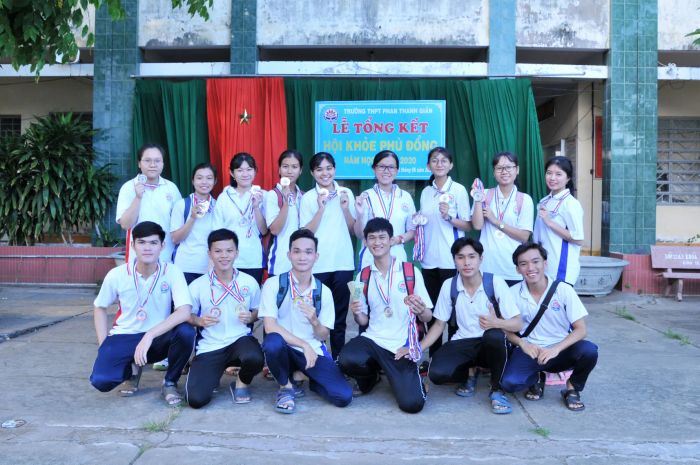 Góc nhìn toàn cảnh về khuôn viên rợp bóng cây xanh của THPT Phan Thanh Giản