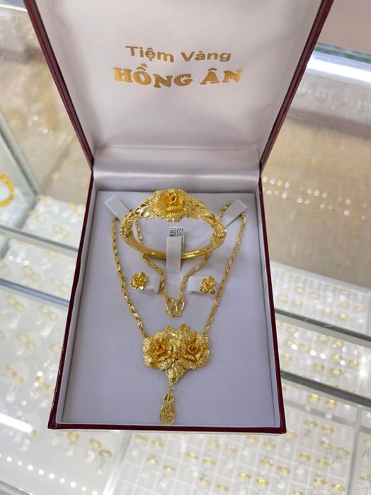 Hình ảnh không gian trưng bày tại Tiệm Vàng Hồng Ân
