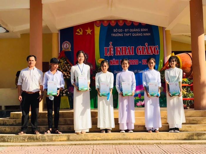 Hình ảnh Trường THPT Quảng Ninh - Nơi vươn tới thành công và phát triển bền vững qua các thế hệ học sinh